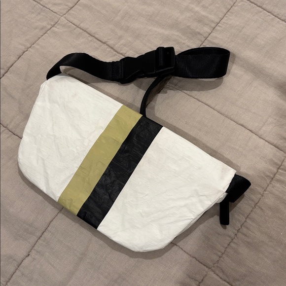 Aloha Collection Hip Pack - Picture 2 of 9